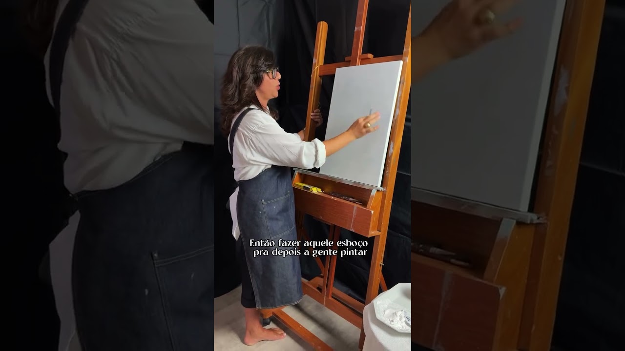 🌹 Did you know that the rose is the queen of flowers? #acrylicpainting