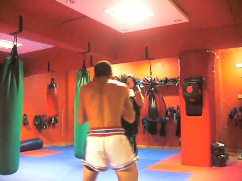 BOXEO A FULL CON ZEQUE