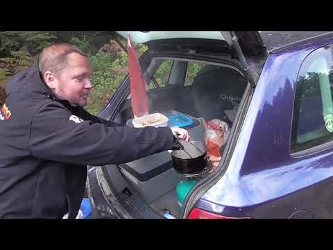 Pan Ambasador i Dzik mają też inne hobby...