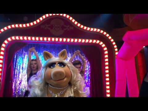 Miss Piggy's "I'm Sorry" Song - The Muppets