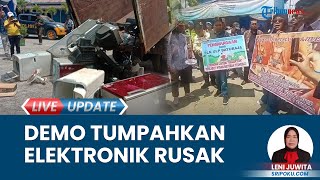 Geram Listrik Kerap Padam, Massa Demo dan Tumpahkan Alat Elektronik Rusak di Kantor PLN Baturaja