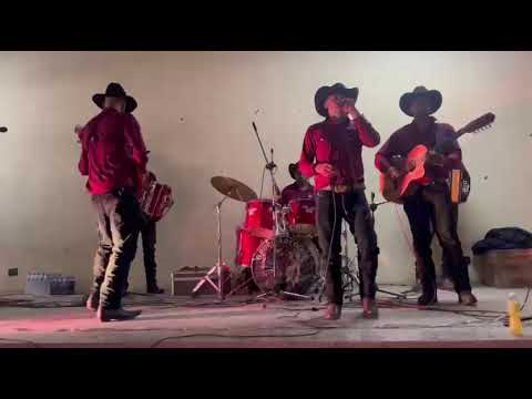 Cama cama camaleón El bajista de Grupo arco iris de mataquescuintla jalapa mira todo un loquillo