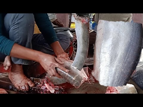 A unique spical fish skinning & cutting in bd style in bd market place l @INDFishcutting