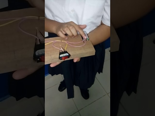 Vídeo relacionado con Miniland Kit Experimentos Eléctricos, Niños +6 años, Stem - Circuit Genius