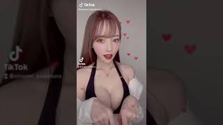 【おっぱい】黒水着がとってもお似合いな美人さん　 tiktok