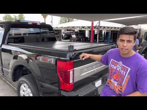 RetraxPRO XR Ret retractable Truck Bed Cover On 2022 Ford Super Duty Platinum