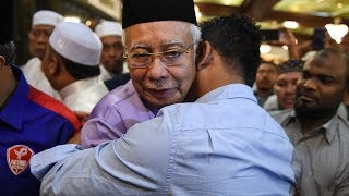 Download lagu Hugs all around as Najib attends Friday prayers at Umno HQ mp3 Download lagu Hugs all around as Najib attends Friday prayers at Umno HQ mp3