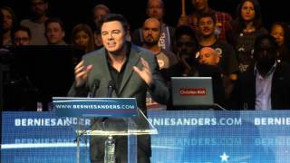 Seth MacFarlane Introduces Bernie Sanders in L.A.