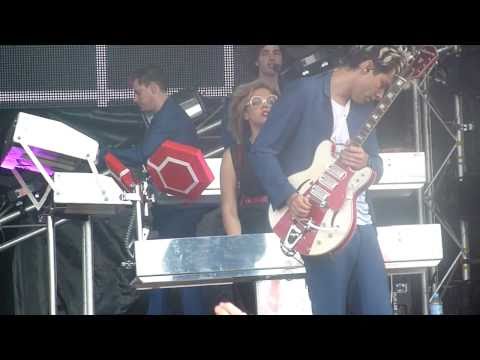 Mark Ronson - Somebody To Love Me (LIVE) Future Music Festival Sydney 2011