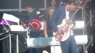 Mark Ronson - Somebody To Love Me (LIVE) Future Music Festival Sydney 2011