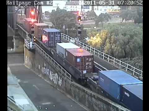 POTA's G Class in CFCLA livery crawls into North Dynon on a long container train 31-5-2011