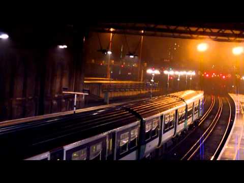 Southern : Class 455 Arrives London Bridge Night