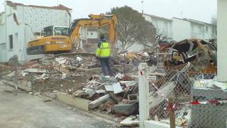 preview picture of video '1-Démolition maisons suite à explosion de gaz à Saint-Jean-d'Angély'