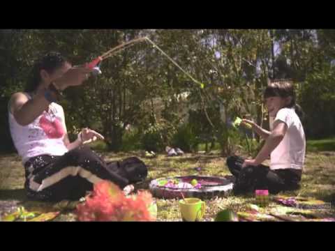 Aterciopelados - Ataque De Risa (Official Music Video)