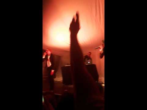 Timi Hendrix & Das W - Bleib in der Schule Stuttgart LKA  (Prinz Pi Tour)