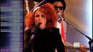 Paloma Faith - Smoke and Mirrors (Superb acoustic performance on Jamie and Anna&#39;s Big Weekend)