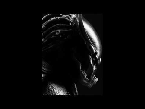 Predators (2010) Soundtrack - Berserker Predator Vs Classic Predator Theme