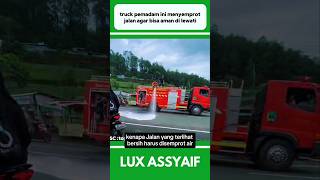 Download lagu TRUCK PEMADAM INI MENYEMPROT JALAN AGAR BISA AMAN DI LEWATI #shorts mp3 Download lagu TRUCK PEMADAM INI MENYEMPROT JALAN AGAR BISA AMAN DI LEWATI #shorts mp3