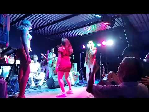 LOS HERMANOS ARRIOLA  EN VIVO SOCCER SPORT BAR SAN PEDRO SULA