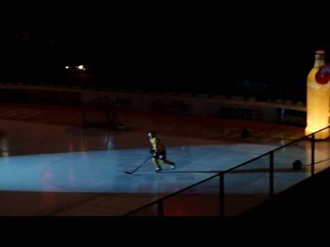 Vienna Capitals vs SAPA Fehervar AV19 (05.02.2010) - Entrance with Bootland and Lemieux