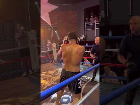 Tom Watson Packs a Punch 😳 #mma #boxing