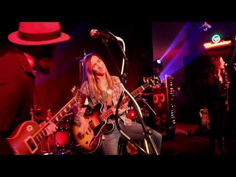 Danielle Nicole Band performing "Voodoo Child" @ the Landing in Topeka, KS, 16 Mar 19.