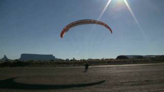 preview picture of video 'paramotor crash and fun monument valley 2010 rickhunts.avi'