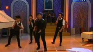 Download lagu Coboy JR & Acha septriasa & Icha septriasa [ hitam putih ] 19-1 2012 mp3