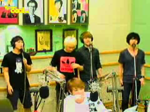 110812 sukira - Eunhyuk_Kyuhyun_Sungmin_Yesung  singing HOT song!!