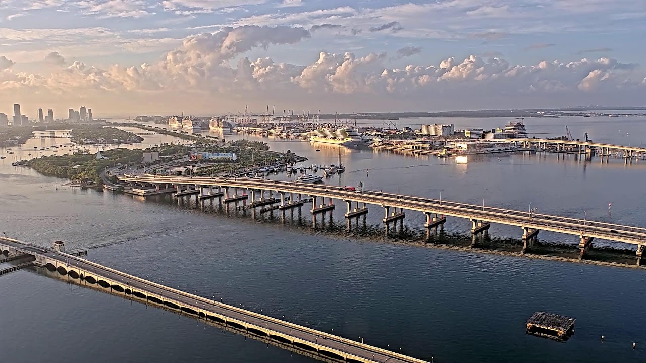 Live webcam view of PortMiami & MacArthur Causeway Bridge