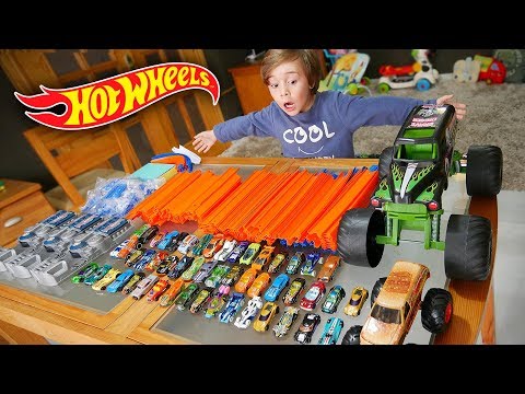 HOT WHEELS COLLECTION OF CARS AND TRACKS - Brancoala Family