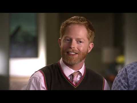 Modern Family 1x07 - Mitchell resents Claire for quitting figure skating