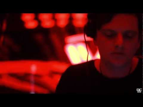 Moove - MAXXI / 14. 09. 2012 • Club Vibe