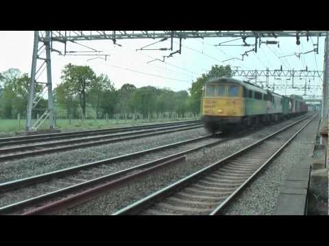 86604 and 90043 on 4M83, 10:32, Coatbridge - Crewe Basford Hall