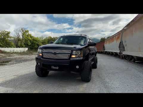 2007 Chevrolet Avalanche - 7" lift sitting on 20s