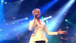 Video thumbnail of "Dana Winner - Abba medley [Live @ Nacht van Noord 2014] - RTV Noord"