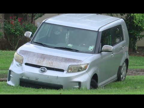 Cars stalled and abandoned during floods