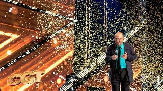 Download lagu This 79-Year-Old Magician Fooled EVERYONE!! mp3
