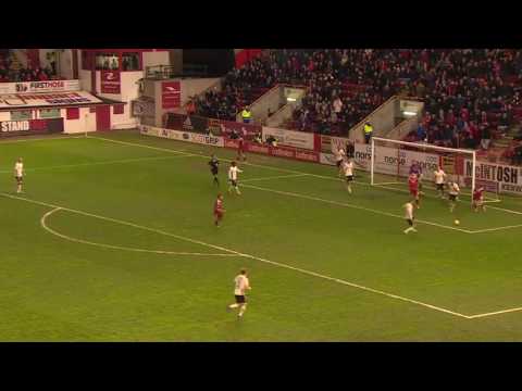 watch incredible miss from on the goal line / Aberdeen - Inverness