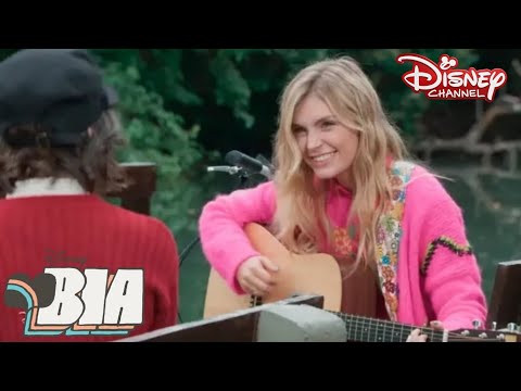 Bia - Celeste et Chiara chante " Tengo una canción" (episode 1)