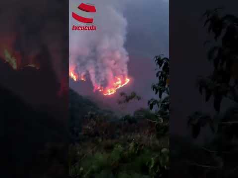 Impactantes imágenes del fu3rt3 incendio en Bucarasica