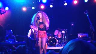 Kat Robichaud concert party