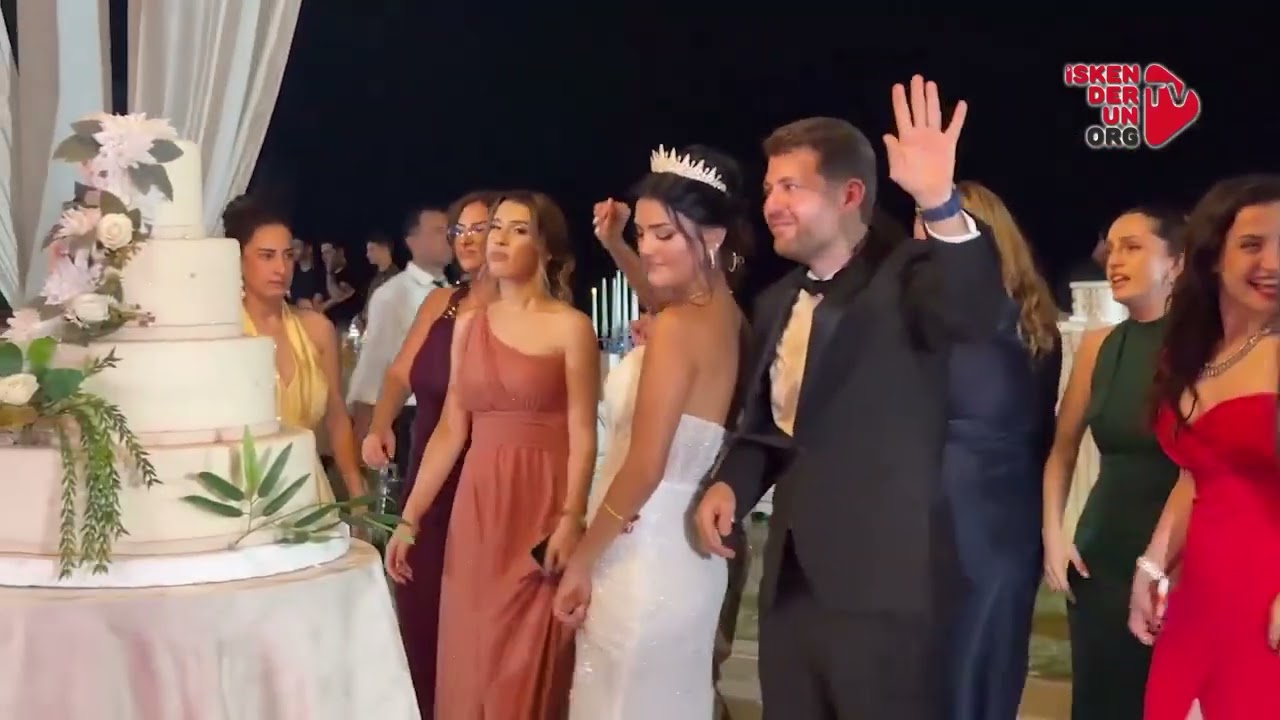 Dilara ile Faruk, görkemli düğün töreniyle dünya evine girdi