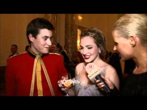 Ball der Offiziere - Tini Kainrath findet Männer in Uniformen sexy