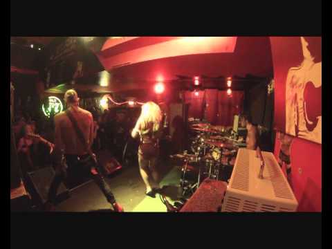 Barb Wire Dolls - Blind To Your Misery (Live im Panic Room Essen)