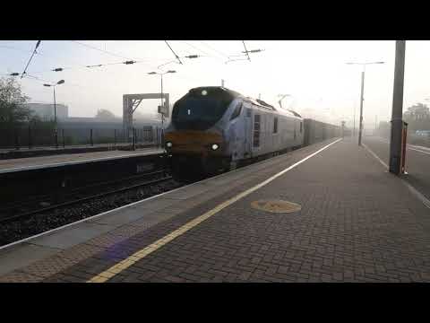 Class 319s and 88010 at a foggy Wigan North Western 12/10/2023