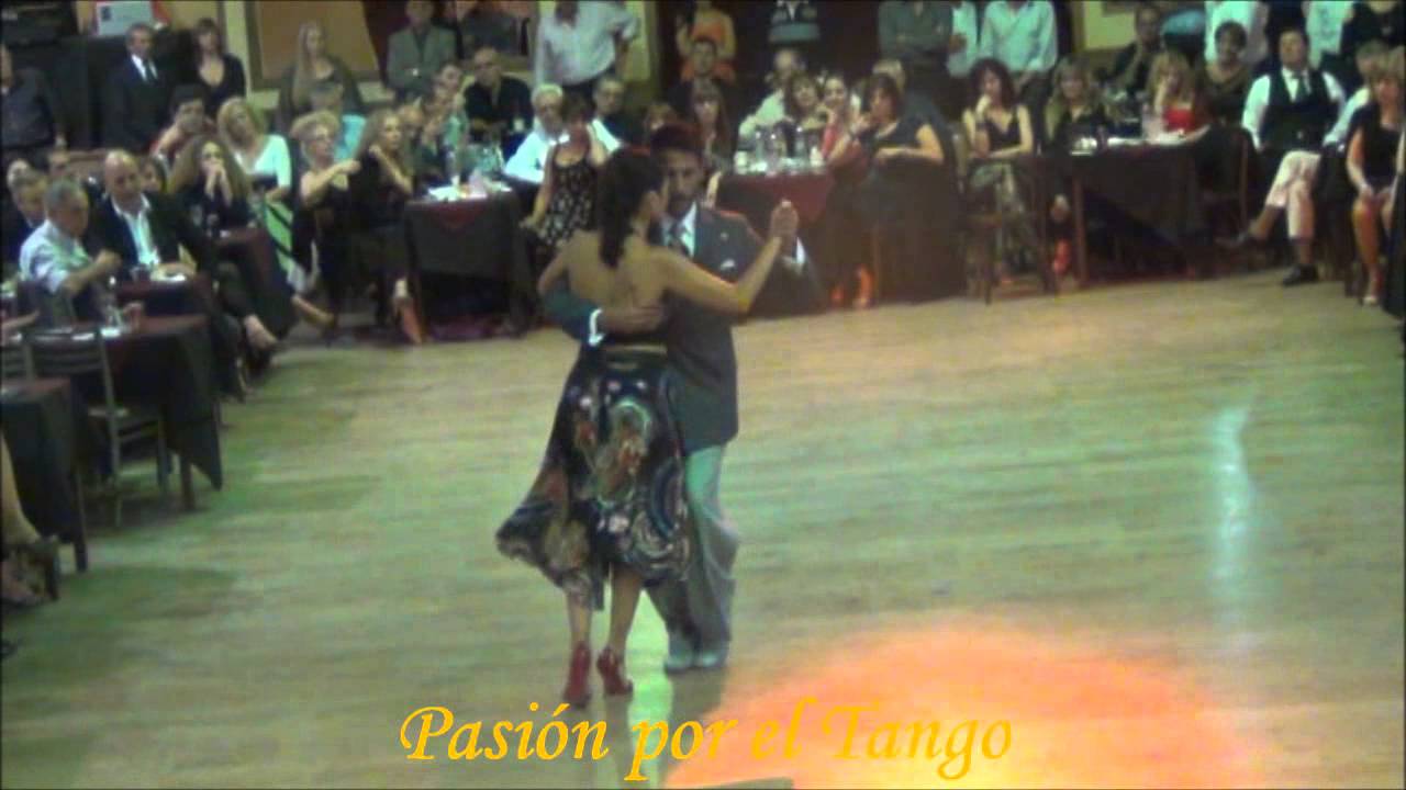 VIRGINIA GOMEZ y CHRISTIAN MARQUEZ Bailando el Tango LA NOCHE QUE TE FUISTE en YIRA YIRA MILONGA