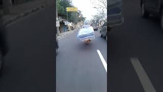 Download lagu Bawa kasur pake motor,apa yg terjadi !! mp3