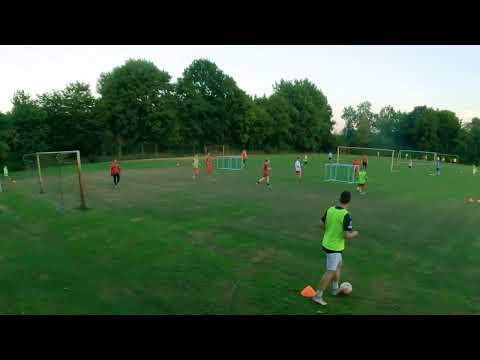 Fussballtraining: Spielform - 5 + 2 vs 4 auf Ballsicherung und geschicktem Pressing