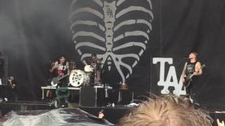 The Amity Affliction - Shine On (Live, Download Festival 2016)